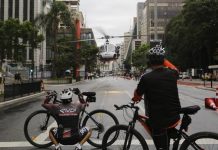 Águia 22 pousa na Av. Paulista para resgatar homem que caiu do MASP