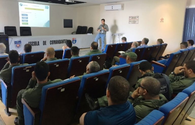 Pilotos e tripulantes do Grupamento Aéreo de Alagoas participam de evento de segurança de voo