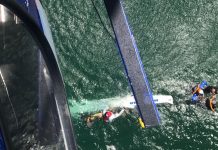 GRAer resgata 12 vítimas de naufrágio na praia da Barra, em Salvador