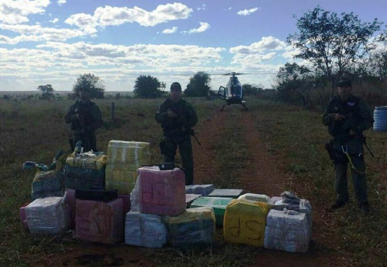 GRAer/PMGO apoia a Força Aérea Brasileira que interceptou avião com 500 kg de cocaína