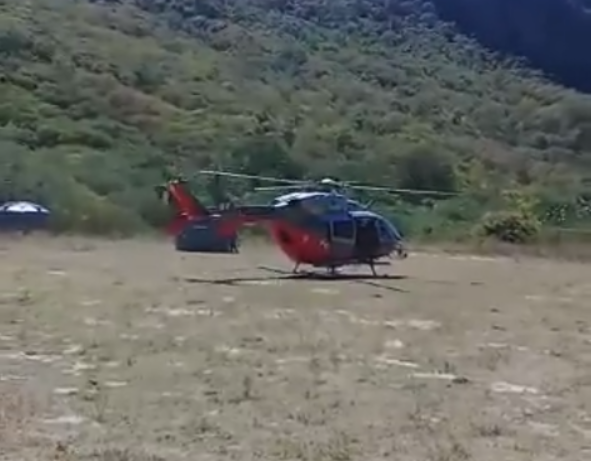 Helicóptero da Ciopaer transporta cisternas para comunidades isoladas de Choró