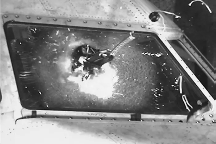 Reino Unido apresenta estudo sobre a colisão de drones com aeronaves tripuladas