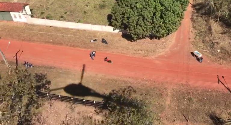 Com apoio do Águia 02, PM prende marginais e recupera veículo roubado em Santo Antônio de Leverger