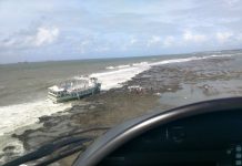 Helicópteros do GRAer são utilizados nas buscas das vítimas do naufrágio em Mar Grande