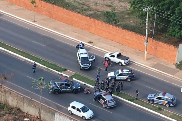 Após perseguição, casal é preso em flagrante por roubo em Várzea Grande