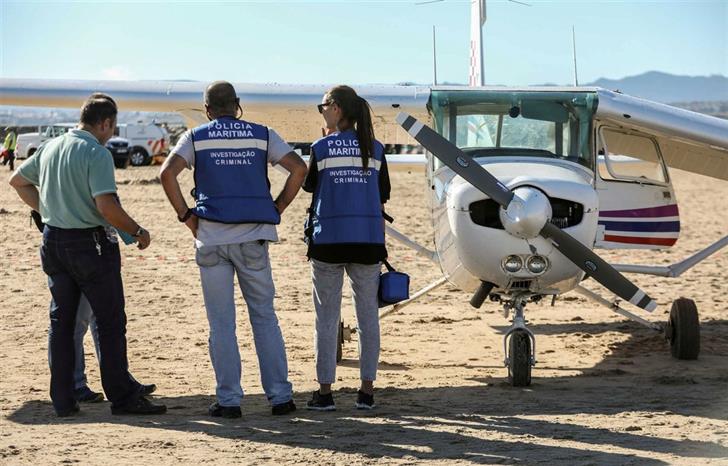 Polícia Marítima de Portugal apreende drone que filmava acidente de avião na Costa de Caparica