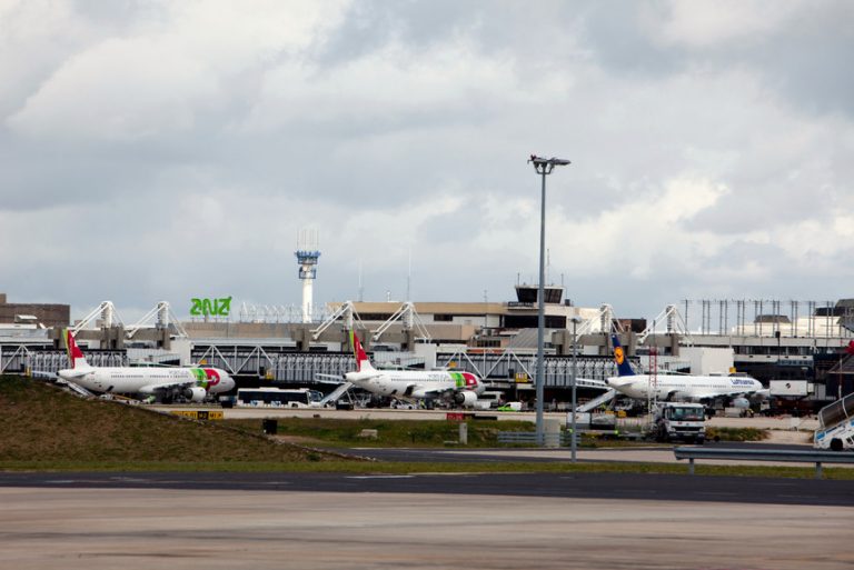 Drone nas proximidades do Aeroporto de Lisboa obriga dois voos a abortarem o pouso