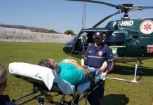 Paciente infartado é transferido de helicóptero do SAMU para Arapongas