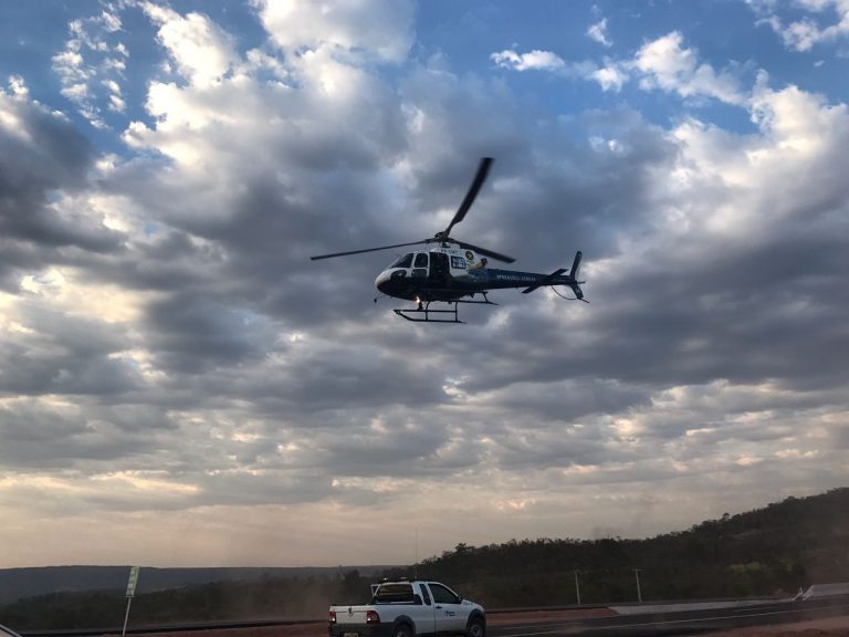 Ação conjunta da DERRFVA, PRF e CIOPAer recupera caminhão roubado na Rodovia 364