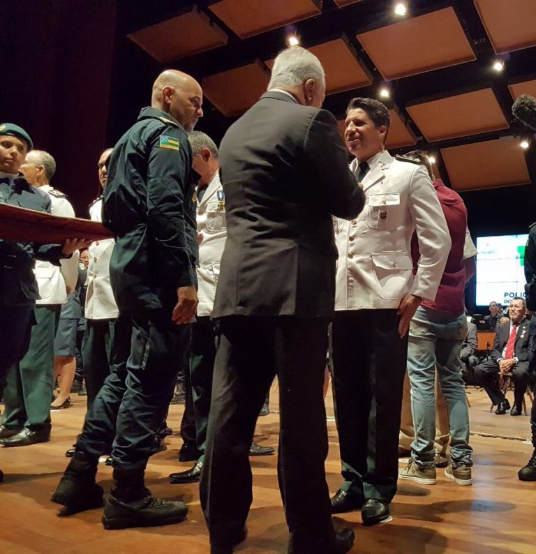 Subcomandante do GRAer da PM da Bahia recebe medalha do Mérito Policial Militar do Estado de Sergipe