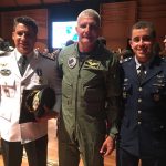 Maj PM Wolney Anderson sendo condecorado pelo Exmo. Sr. Governador do Estado de Sergipe.