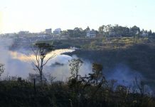 Bombeiros combatem incêndio florestal próximo a Sobradinho
