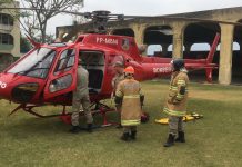 Bombeiros socorrem vítimas de colisão de ônibus com trem em Duque de Caxias