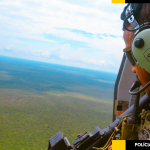 Os policiais contaram com três helicópteros e botes infláveis (Foto: Polícia Federal)
