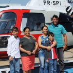 Família, de Mirante do Paranapanema, realizou o sonho de conhecer o Helicóptero Águia de perto (Foto: Stephanie Fonseca/G1)