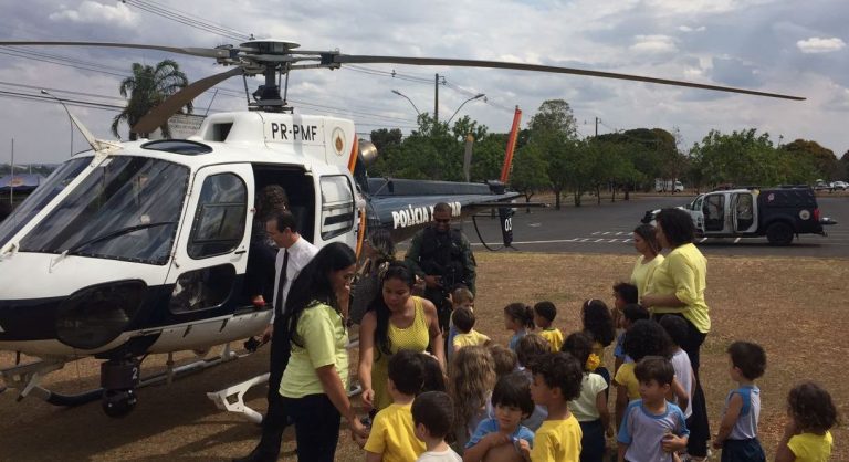 BAvOp encanta crianças e professores durante visita em Colégio Adventista de Brasília