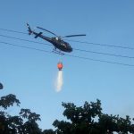 Centro Tático Aéreo apoia bombeiros em operação de combate à incêndio florestal na avenida litorânea