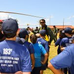 Escoteiros do Fogo conhecem aeronave do Grupamento de Operações Aéreas