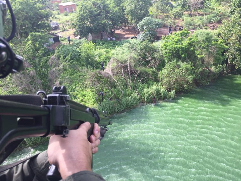 Homens que roubaram e tentaram matar policial civil aposentado são presos com apoio do CIOPAer em Várzea Grande