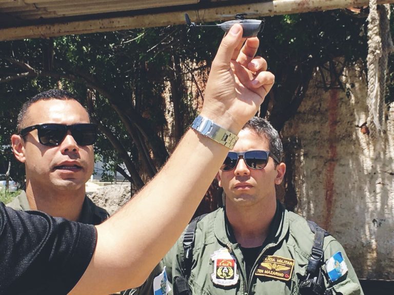 Policiais do Rio de Janeiro conhecem o nano drone Black Hornet da FLIR