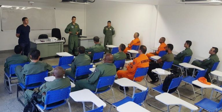 Comando de Policiamento Aéreo da PMDF ministra Treinamento de Célula do Helicóptero AS350B2