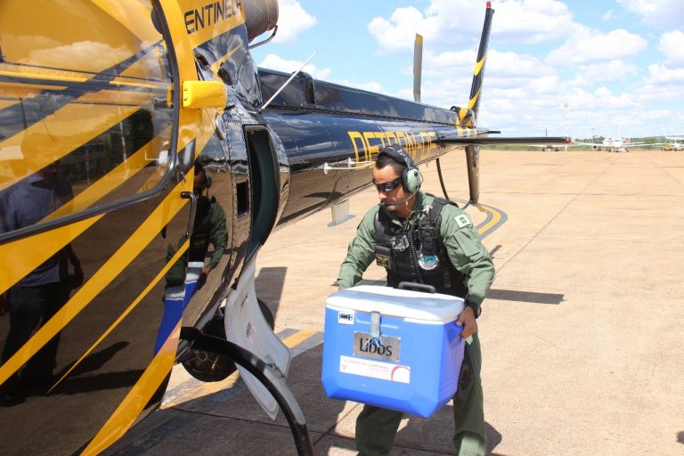 Helicóptero do DETRAN do Distrito Federal transporta coração vindo de Goiânia para o Incor-DF