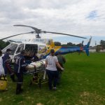 Capotamento deixa quatro feridos e vítima é transferida para hospital de helicóptero. Foto: Ciopaer/Divulgação