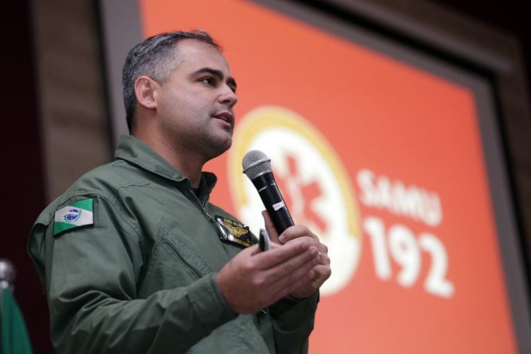 Regional de Saúde de Maringá realiza treinamento na Uningá com presença do helicóptero do SAMU