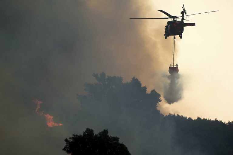 Conheça as aeronaves que atuam no combate ao incêndio florestal na Califórnia/EUA