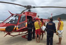 Arcanjo 01 socorre banhista que se afogou no Santinho, em Florianópolis