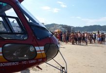 Helicóptero Arcanjo faz três resgates de pessoas afogadas neste domingo no Litoral de SC