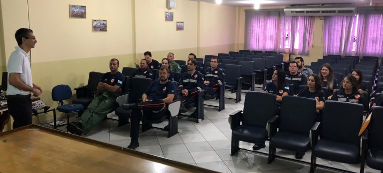 Tripulação do helicóptero do SAMU realiza curso de CRM em Maringá