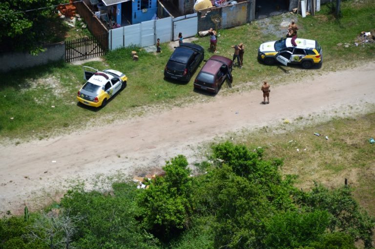 Helicóptero da PM do Paraná apoia policiamento e recupera veículo furtado após acompanhamento em Guaratuba