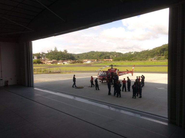 Bombeiros e Samu realizam treinamentos com o helicóptero Arcanjo em Santa Catarina