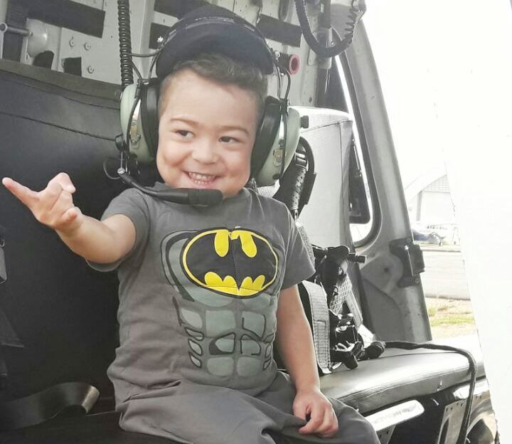 Presente de Natal emociona e deixa garoto feliz ao conhecer o “picotoe” do CIOPAer do Mato Grosso