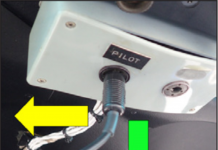 Conector do capacete de voo pode dificultar o escape da aeronave em uma emergência