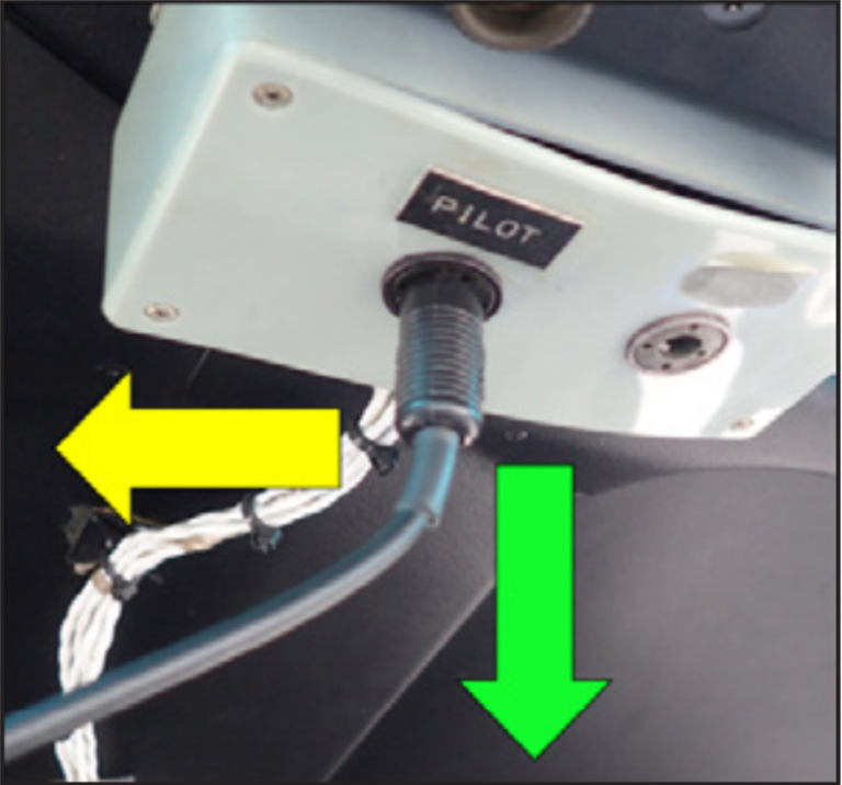 Conector do capacete de voo pode dificultar o escape da aeronave em uma emergência