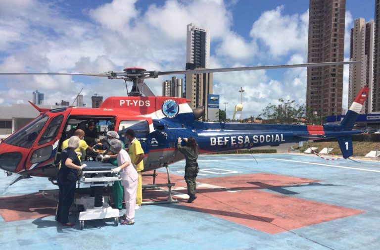 GTA de Pernambuco e SAMU resgatam vítima de capotamento na BR-101