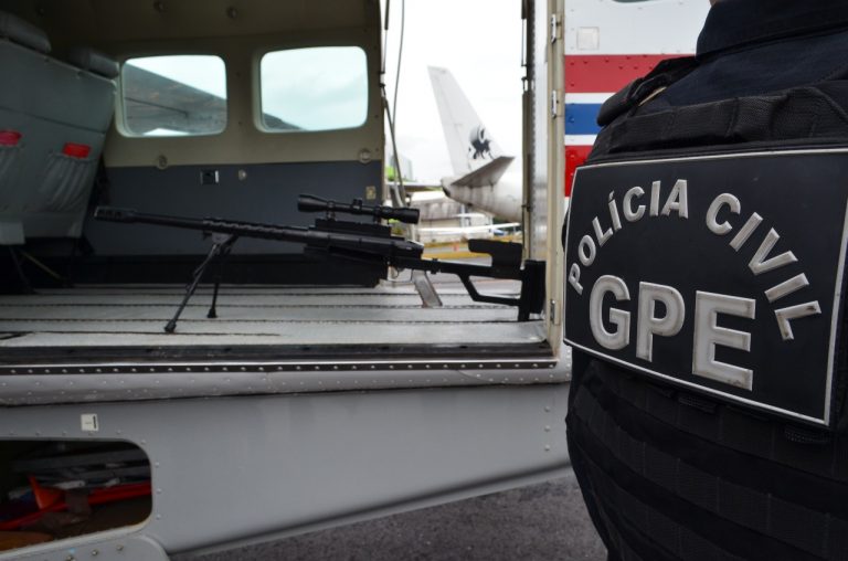 Presos e fuzil calibre .50 são transportados de Marabá para Belém por avião do GRAESP