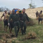 CIOPAer resgata vítima de acidente automobilístico nas dunas da Praia de Águas Cristalinas, CE. Foto: CIOPAer/CE