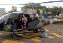 Jovem socorrido pela equipe médica do helicóptero Falcão 03 visita Base do BPMOA
