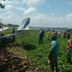 [caption id="attachment_113670" align="aligncenter" width="1068"]<img class="size-full wp-image-113670" data-src="http://www.resgateaeromedico.com.br/wp-content/uploads/2018/01/heli.png" alt="Foto: CIOPAER/CE" width="1068" height="583" /> Piloto de ultraleve é resgatado por aeronave da CIOPAer após pouso forçado em Aquiraz, CE. Foto: CIOPAER/CE[/caption]