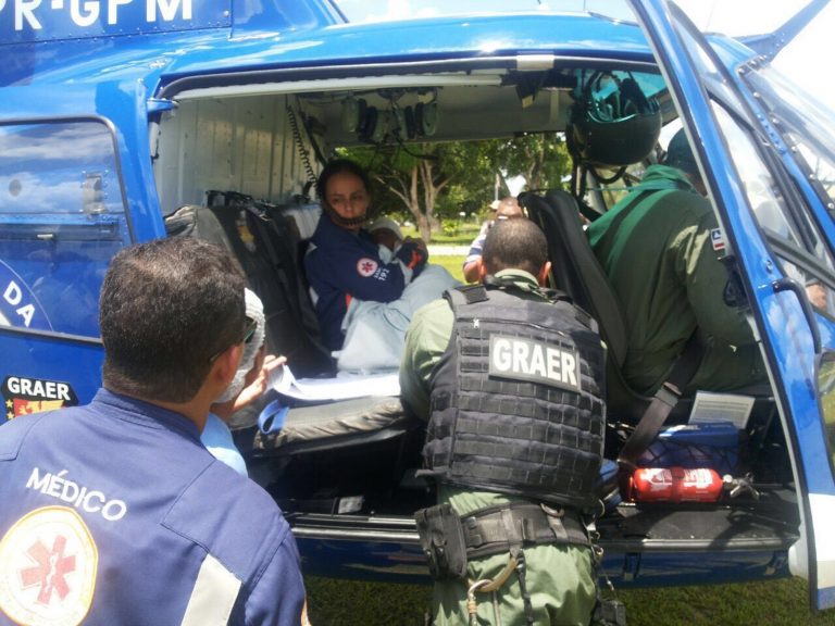 Helicóptero do GRAER da PM da Bahia socorre criança de dois anos baleada na cabeça