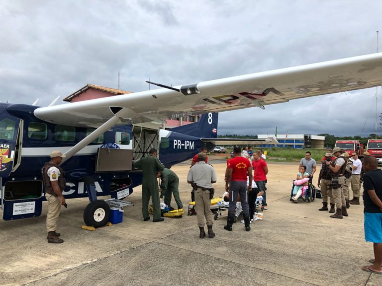 GRAER da PM da Bahia transporta policiais vítimas de acidente em Andaraí