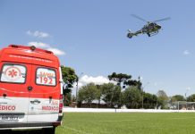 Helicóptero Falcão 04 da PM do Paraná transfere paciente para Ponta Grossa, onde será instalada nova base do BPMOA