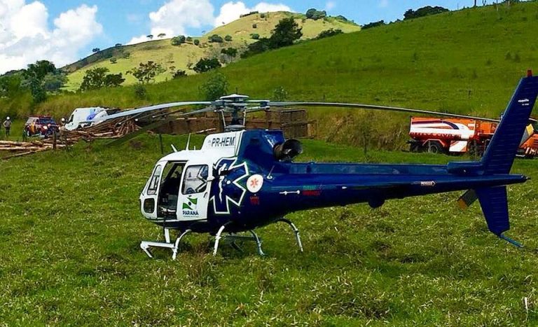 Helicóptero do SAMU socorre vítima de acidente na PR-535, em Rio Branco do Ivaí