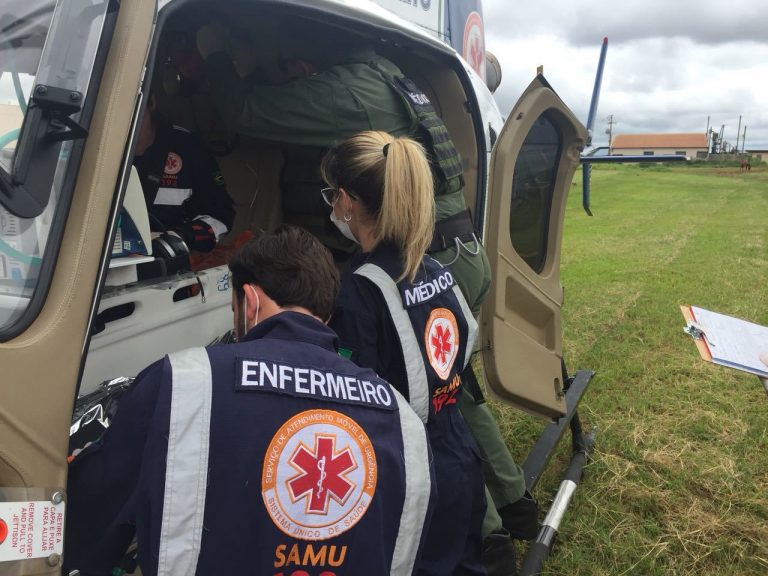 Helicóptero do SAMU realiza remoção aeromédica de paciente queimado de Maringá para Londrina