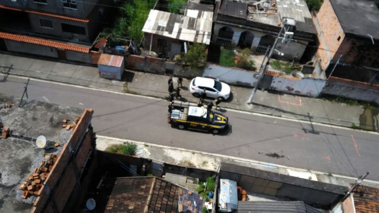 Operação integrada em São Gonçalo conta com apoio de helicópteros da PRF e do Exército