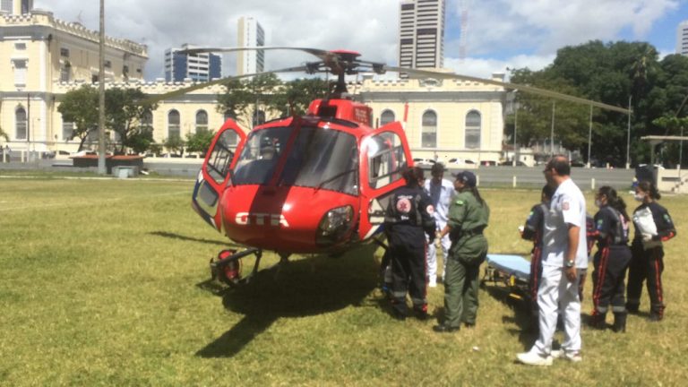 Policial militar baleado em ocorrência de roubo na Zona da Mata de PE é resgatado de helicóptero