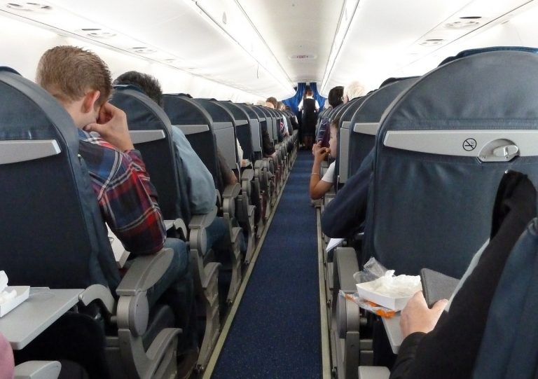 Conselho Federal de Medicina lança cartilha que orienta médicos a atuar em emergências durante voos